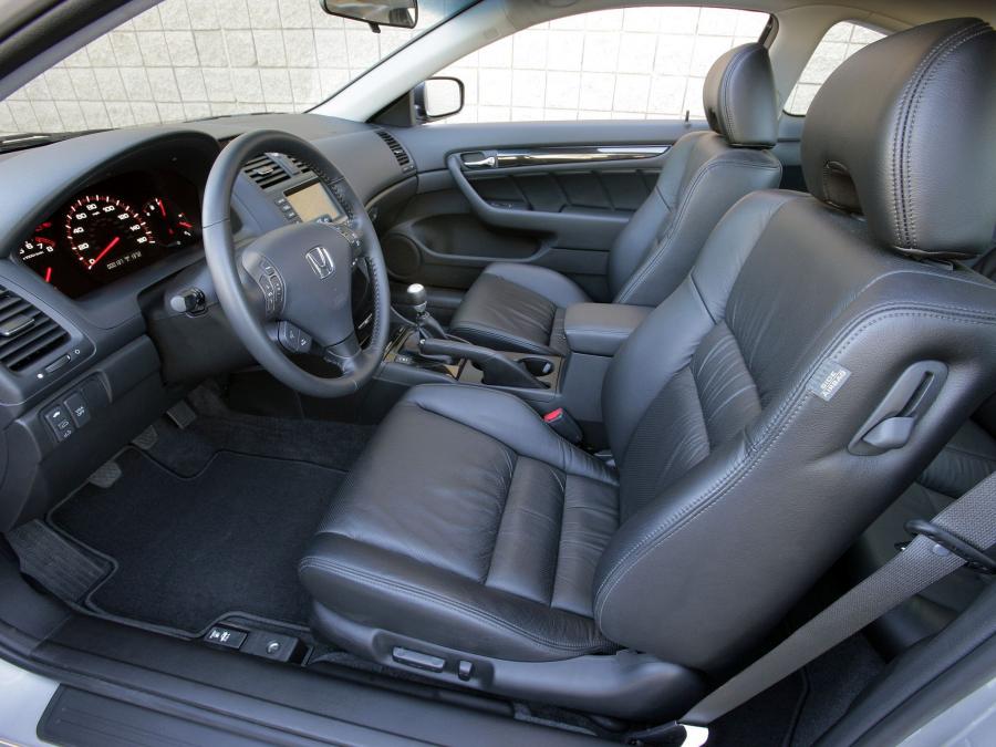  Honda Accord Coupe 2006 года  (US) (фото 17 из 18)